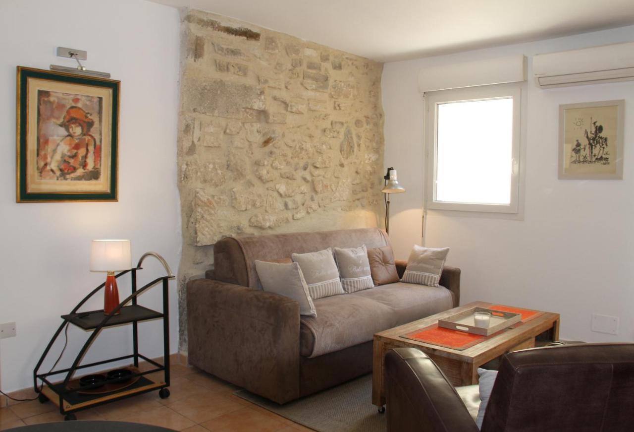 Agreable Maison De Ville Eyragues Exteriör bild