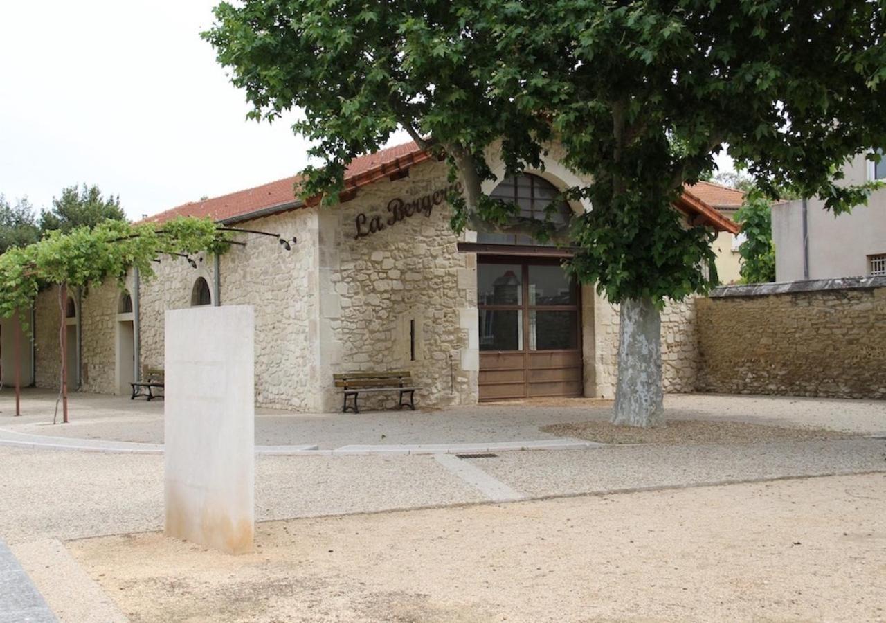 Agreable Maison De Ville Eyragues Exteriör bild
